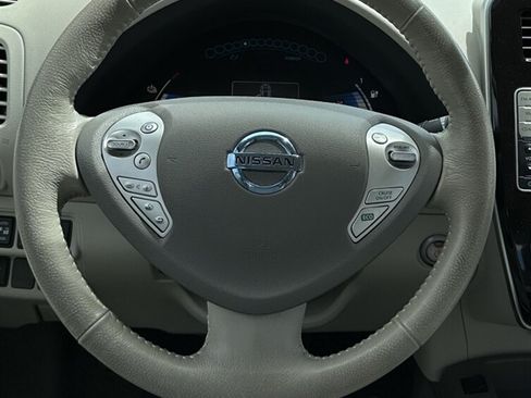 Used 2013 Nissan Leaf SV w/ LED & Quick Charge Pkg FWD image 9