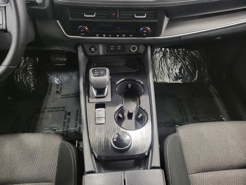 Used 2025 Nissan Rogue SV image 17