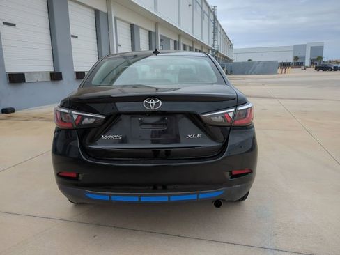 Used 2019 Toyota Yaris XLE image 6
