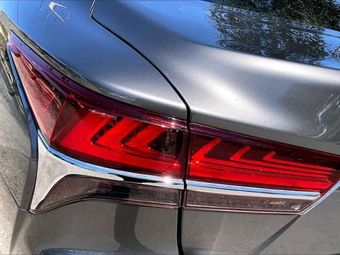 Used 2020 Lexus LS 500 w/ Accessory Package (Z2) RWD image 29