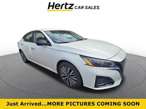 Used 2025 Nissan Altima 2.5 SV image 1