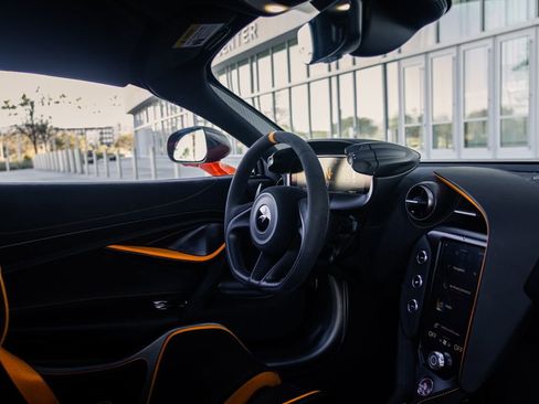 Used 2024 McLaren 750S image 14