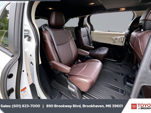 Used 2024 Toyota Sienna Platinum AWD/4WD image 22