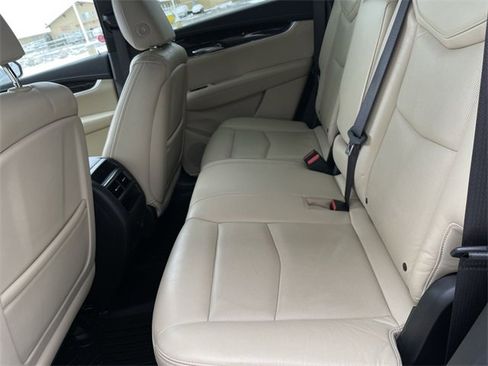 Used 2017 Cadillac XT5 FWD image 21
