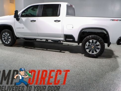 Used 2023 Chevrolet Silverado 2500 Custom w/ Custom Convenience Package image 10