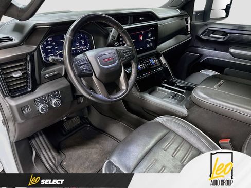 Used 2025 GMC Sierra 2500 AT4X AWD/4WD image 11