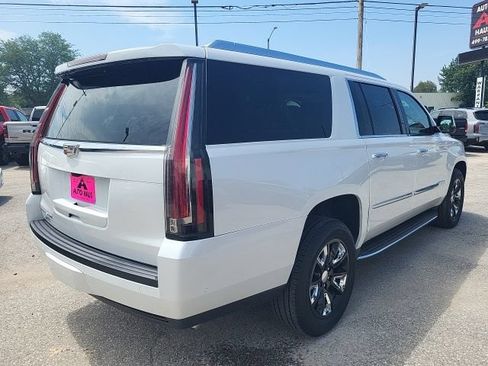 Used 2017 Cadillac Escalade ESV Luxury AWD/4WD image 8