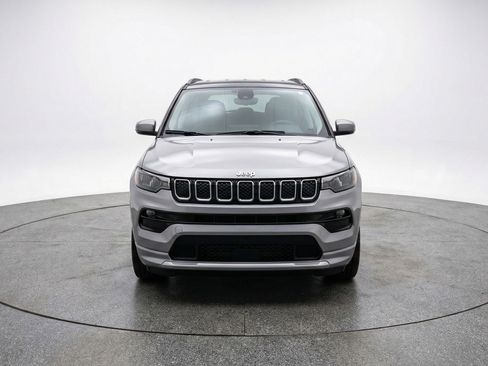 Used 2025 Jeep Compass Limited AWD/4WD image 2