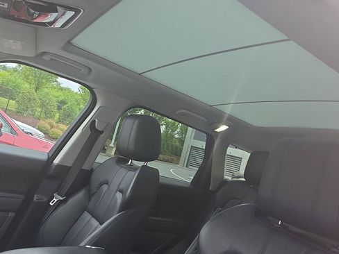 Used 2016 Land Rover Range Rover Sport SE AWD/4WD image 4