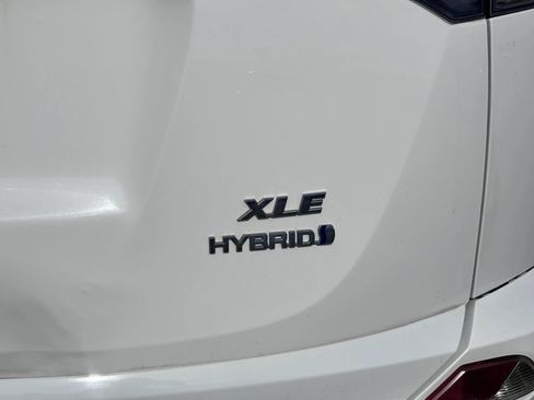 Used 2017 Toyota RAV4 XLE w/ Carpet Mat Package AWD/4WD image 21