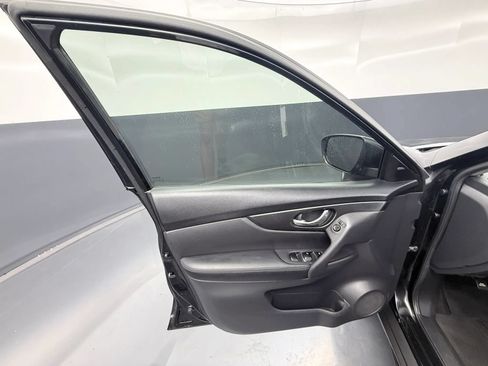 Used 2018 Nissan Rogue S FWD image 26