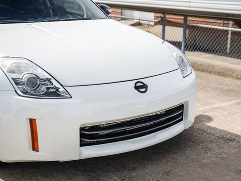 Used 2006 Nissan 350Z Coupe w/ (N93) Cargo Convenience Pkg image 23