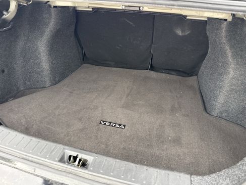 Used 2025 Nissan Versa SV FWD image 31