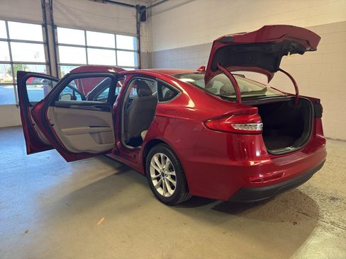 Used 2020 Ford Fusion SE FWD image 10