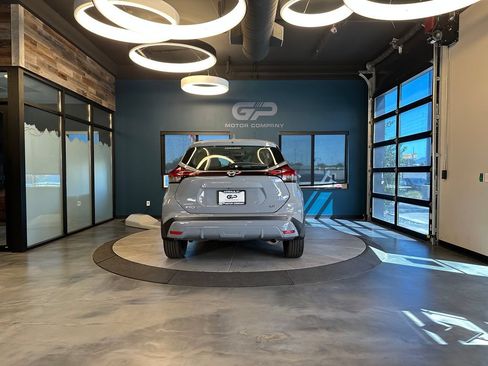 Used 2024 Nissan Kicks SR w/ SR Premium Package FWD image 4
