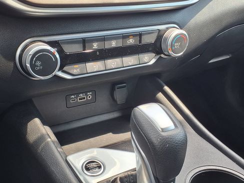 Used 2025 Nissan Altima 2.5 SV FWD image 27