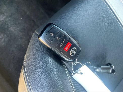 Used 2025 Toyota Camry SE w/ Convenience Package FWD image 14