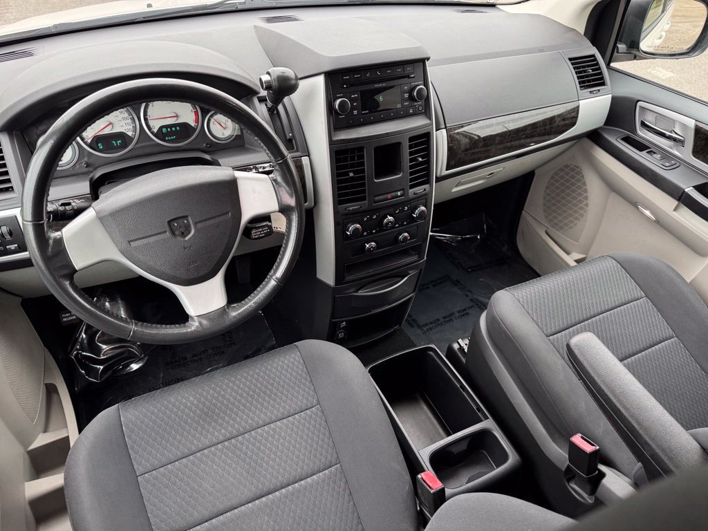 Used 2010 Dodge Grand Caravan SXT FWD image 12