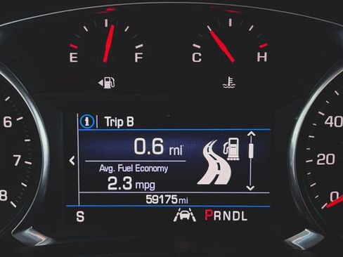 Used 2020 Chevrolet Equinox LT w/ Driver Convenience Package AWD/4WD image 9