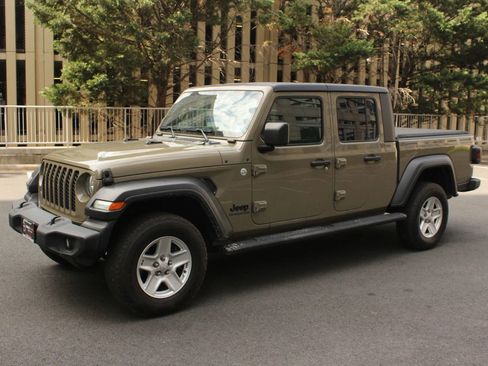 Used 2020 Jeep Gladiator Sport w/ Quick Order Package 24S AWD/4WD image 12