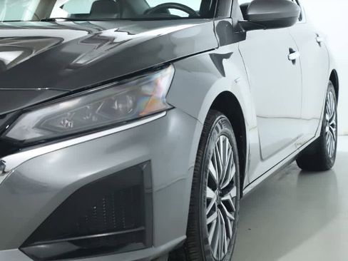 Used 2024 Nissan Altima 2.5 SV w/ SV Premium Package image 4