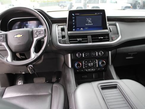Used 2024 Chevrolet Suburban LT RWD image 13