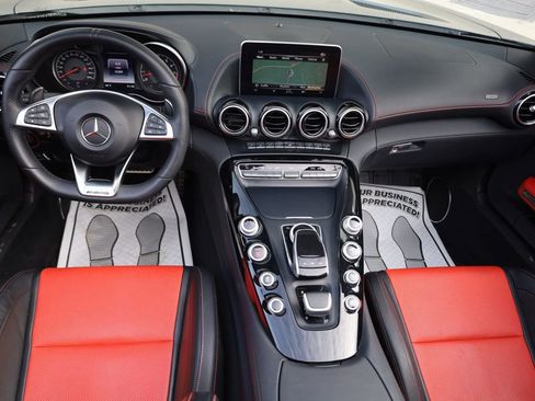 Used 2018 Mercedes-Benz AMG GT Roadster image 29