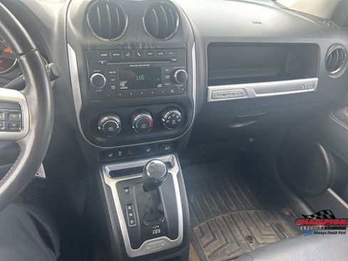 Used 2017 Jeep Compass Latitude AWD/4WD image 13