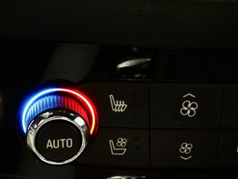 Used 2024 Buick Enclave Premium image 5