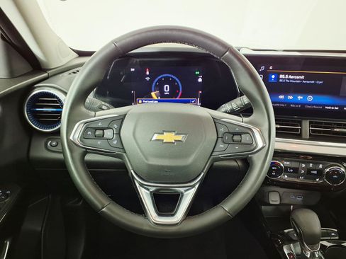 Used 2025 Chevrolet Trax LT w/ Driver Confidence Package FWD image 15