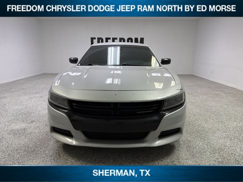 Used 2022 Dodge Charger SXT w/ Blacktop Package RWD image 2