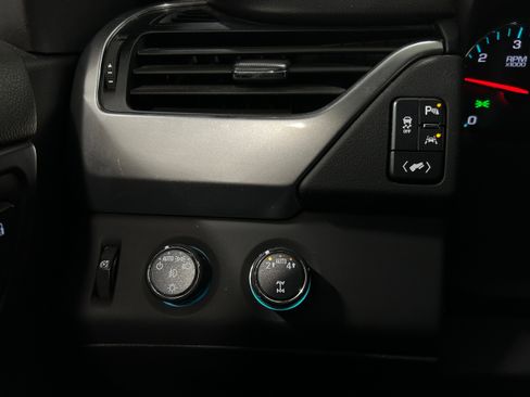 Used 2020 Chevrolet Suburban Premier image 12