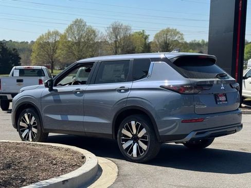 New 2026 Mitsubishi Outlander FWD image 9