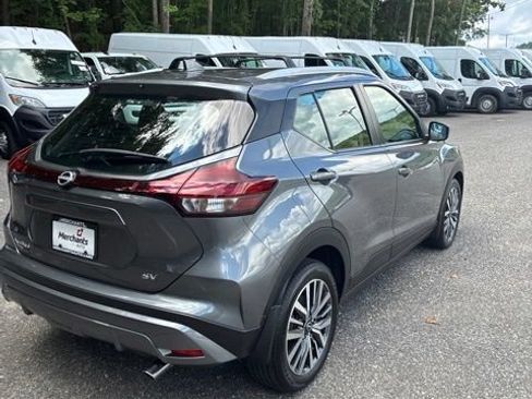 Used 2024 Nissan Kicks SV w/ Interior Electronics Package FWD image 6