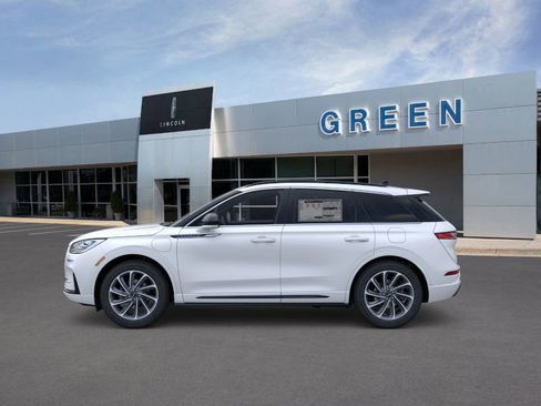 Used 2025 Lincoln Corsair Grand Touring image 3