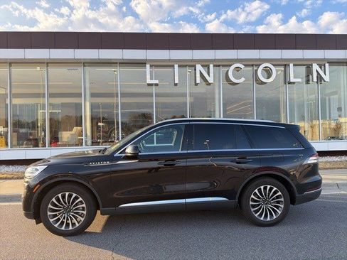 Used 2023 Lincoln Aviator Reserve w/ Equipment Group 201A image 2
