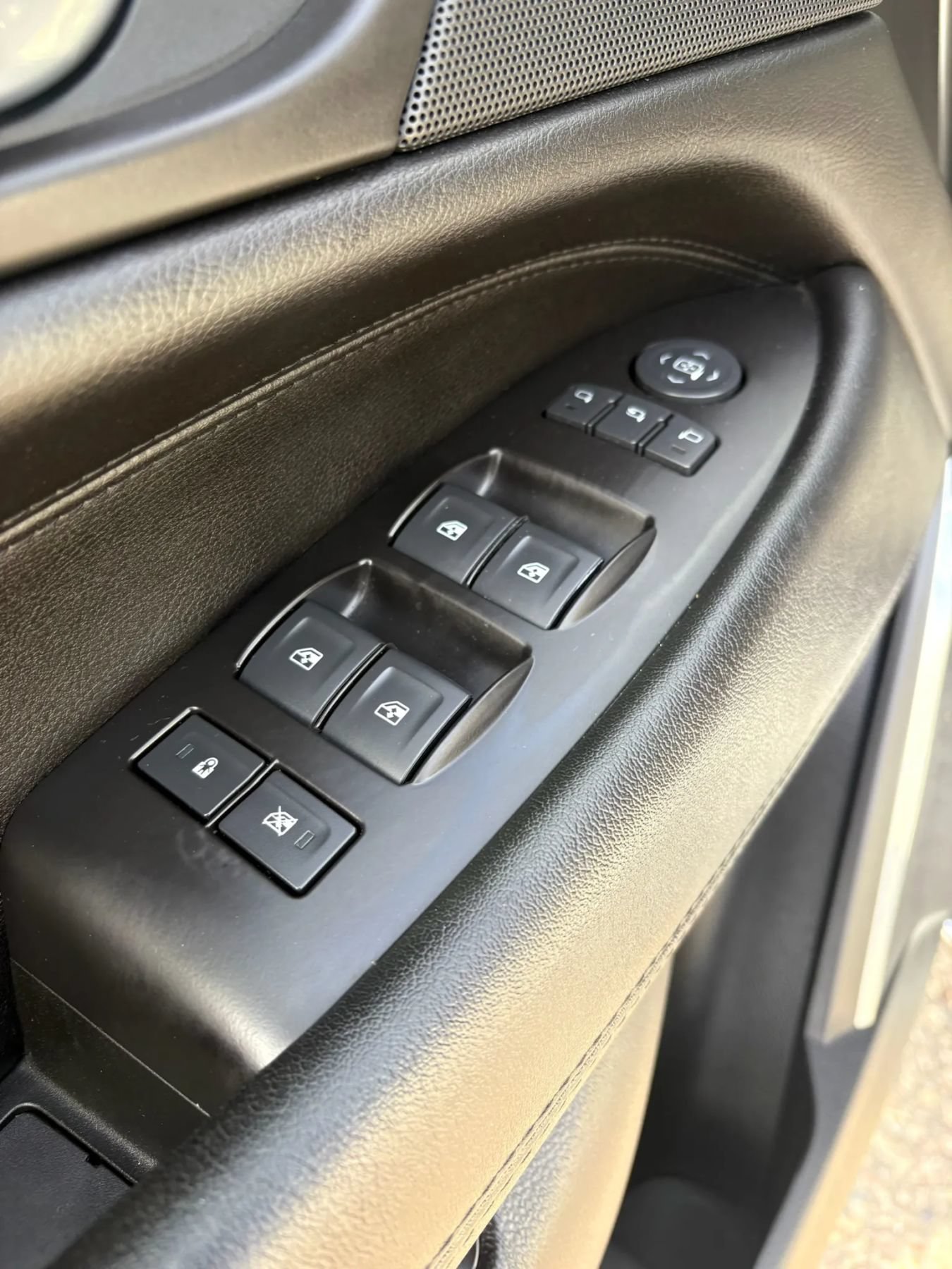 Used 2015 Cadillac Escalade ESV Luxury AWD/4WD image 12