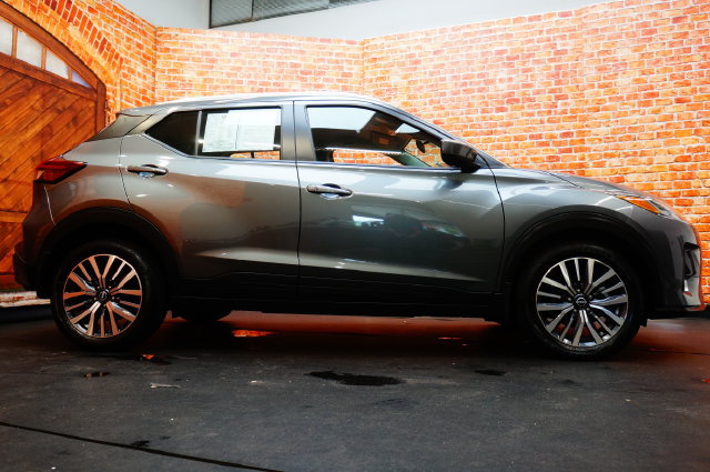Certified 2024 Nissan Kicks SV FWD image 5