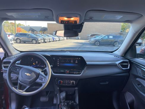 Used 2025 Chevrolet TrailBlazer LT image 29