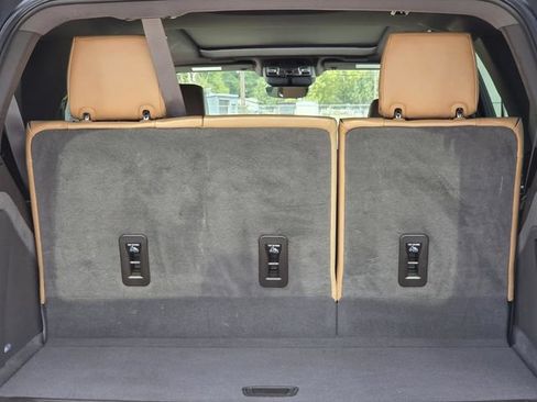 Used 2022 Cadillac Escalade Premium Luxury AWD/4WD image 9