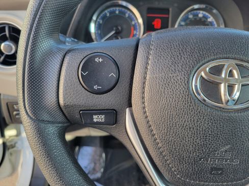 Used 2018 Toyota Corolla LE image 31