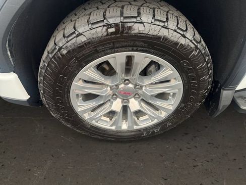 Used 2024 GMC Sierra 1500 Denali w/ Technology Package AWD/4WD image 9