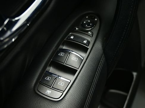 Used 2024 Nissan Armada SL image 17