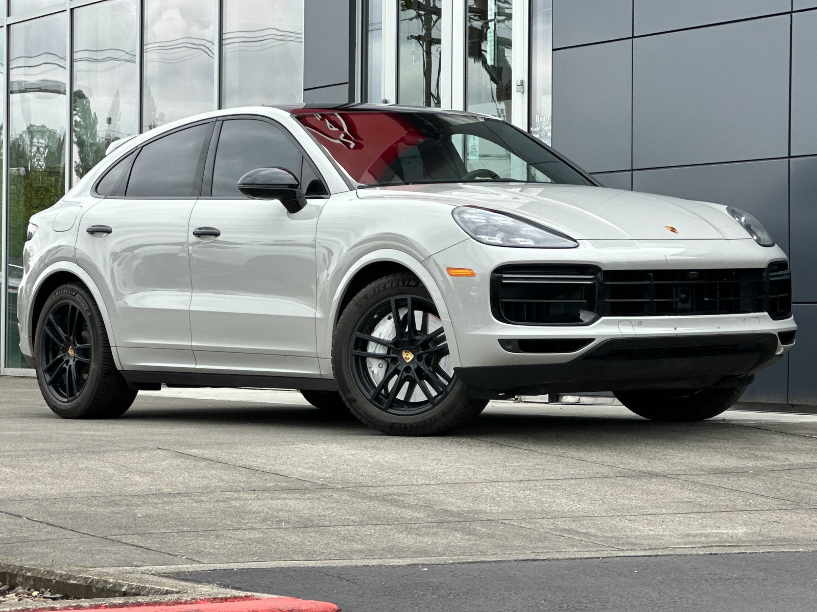 Used 2020 Porsche Cayenne Turbo AWD/4WD image 2