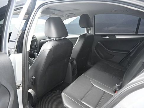Used 2015 Volkswagen Jetta TDI SE FWD image 11