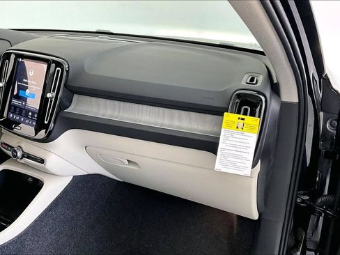 New 2026 Volvo XC40 B5 Ultra w/ Protection Package Premier AWD/4WD image 9