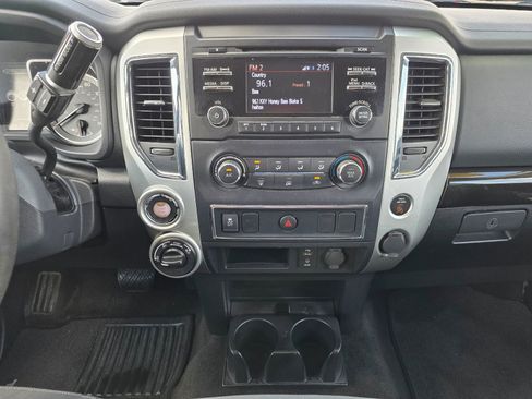 Used 2018 Nissan Titan SV image 17