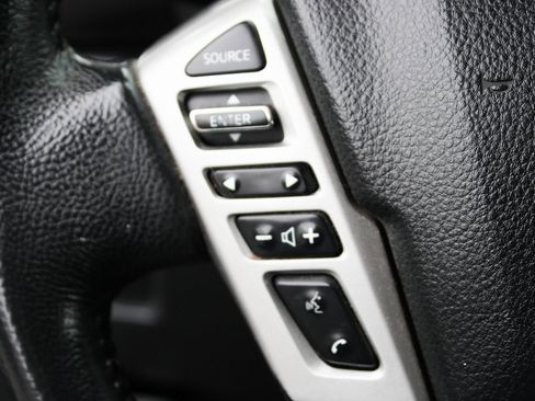 Used 2021 Nissan Titan SV w/ SV Convenience Package image 21