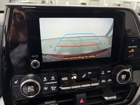 Used 2023 Toyota Highlander XLE image 20