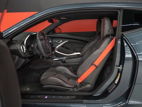 Used 2019 Chevrolet Camaro ZL1 RWD image 37